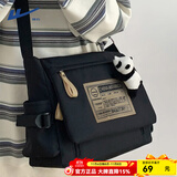 回力（Warrior）斜挎包男大容量工装复古邮差包韩版潮流大学生上课单肩小背包女 黑色+白熊猫挂件