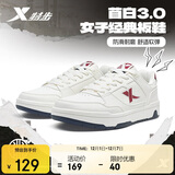 特步女鞋运动鞋板鞋子女冬季保暖防滑耐磨2025新款小白鞋休闲鞋学生