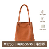 裘真008水桶包女斜挎通勤大容量真皮复古小众植鞣牛皮包包 焦糖色-小号 暂不预售
