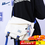 回力（Warrior）斜挎包男士挎包男女潮牌大容量单肩包学生情侣休闲运动小背包邮差 白色【带太空人挂件】