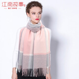 江南故事羊毛围巾女冬款百搭格子围巾学生保暖披肩加大加厚 1B037灰粉