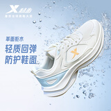 特步女子跑步鞋运动鞋冬季新款革面防泼水轻便减震休闲跑鞋