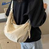 回力（Warrior）包包斜挎包女士2025新款春夏单肩大容量斜挎休闲通勤饺子包托特包 米色【升级三防面料-可装12寸平板】