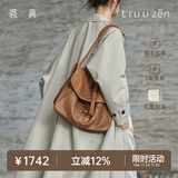 裘真复古001邮差包女单肩通勤大容量斜挎包植鞣头层牛皮包 大象灰-大号