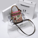 CHIKR&KRIR 小&ck女包小熊涂鸦水桶包包女时尚洋气圆筒包单肩斜挎小包 小熊涂鸦粉色