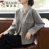 啄木鸟2026新款妈妈秋装短款外套中老年女洋气呢子开衫春秋冬季毛衣套装 灰色 [外套] 2XL (建议120-135斤)