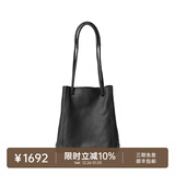 裘真新年礼物 008水桶包女斜挎通勤大容量真皮复古小众植鞣牛皮包包 黑色-小号