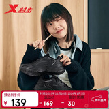 特步女鞋冬季保暖二棉革面户外运动跑步休闲鞋子女 黑 37码 