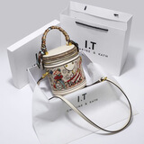 CHIKR&KRIR 小&ck女包小熊涂鸦水桶包包女时尚洋气圆筒包单肩斜挎小包 小熊涂鸦米白色