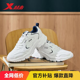 特步女鞋革面秋冬保暖户外运动跑步老爹休闲鞋时尚百搭运动鞋子女