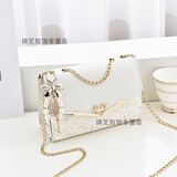 途尊（kingtrip） 新款包包女百搭时尚网红潮流单肩斜跨包亮片时尚洋气女士链条小方包 白色+挂件