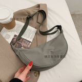 途尊（kingtrip）日韩尼龙水饺形斜挎包包女饺子包轻便小挎包腋下包单肩帆布包百搭