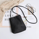 途尊（kingtrip）放手机袋软皮包女小包包夏季装手机包的简约迷你水桶包散步斜挎包 黑色