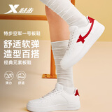 特步情侣男女板鞋小白鞋空军一号秋冬革面保暖运动板鞋休闲鞋