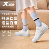 特步情侣男女板鞋小白鞋空军一号春夏透气耐磨百搭运动板鞋休闲鞋