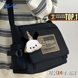 回力（Warrior）斜挎包男大容量工装复古邮差包韩版潮流大学生上课单肩小背包女 黑色+帕恰狗挂件