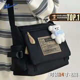 回力（Warrior）斜挎包男大容量工装复古邮差包韩版潮流大学生上课单肩小背包女 黑色+帕恰狗挂件