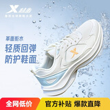 特步女子跑步鞋运动鞋冬季新款革面防泼水轻便减震休闲跑鞋