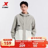 特步防泼水外套秋冬新款男夹克上衣跑步服户外骑行服双层风衣运动服 0015常规-霜地灰/棉花白-字母撞色 L