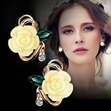 依特耳钉女手工牡丹花清新花朵耳环无耳洞耳饰耳夹新款时尚耳坠配饰 米黄色耳钉款