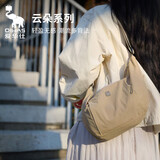 爱华仕2026新款斜挎包男时尚休闲饺子包轻便潮流单肩包女胸包腰包小背包
