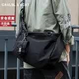 CavlslKcat斜挎包男士ins潮牌休闲单肩包日系帆布包男款斜背包百搭邮差包男 黑色（可放入14寸电脑） 33*18*30cm