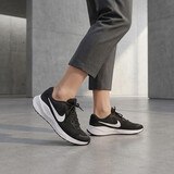 耐克NIKE男子跑步鞋REVOLUTION 7运动鞋春夏款FB2207-001黑白40