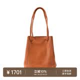 裘真008水桶包女斜挎通勤大容量真皮复古小众植鞣牛皮包包 焦糖色-小号 暂不预售