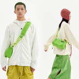 VAOPER枕头斜挎包百搭圆筒包包潮牌背包喂牌男女同款小众单肩休闲包 荧光绿