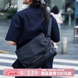 光影行星（GYXX）阿波罗X1磁吸扣斜挎包男士通勤单肩背包机能大容量邮差电脑包 逐影黑-加大号【装15-16寸电脑】 可扩展