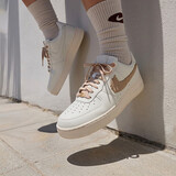 耐克NIKE男子运动鞋AIR FORCE 1 '07 LV8 ESS+休闲鞋IR7011-121白40.5