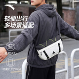 安踏（ANTA）斜挎包男2026新款轻便防泼大容量单肩包休闲通勤旅游户外挎包 薏米白