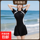 泳衣女新款夏季运动连体拼接保守遮肚显瘦连衣裙简约修身度假泳衣 黑白色（短袖） 均码 【建议85-115斤】