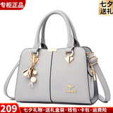 富城袋鼠情人节女士包包轻奢2026新款时尚斜挎包生日送中年妈妈软皮手提包 浅灰色（礼盒装+手包卡包吊坠）