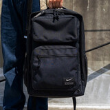 耐克（NIKE）双肩包男女包情侣新款电脑包初中高中学生书包休闲户外运动包 黑/黑（金属青灰）/Air气垫肩带 /约45*29*15cm MISC