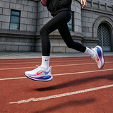 耐克NIKE女子跑步鞋迈柔VOMERO 18减震运动鞋HM6804-112白39