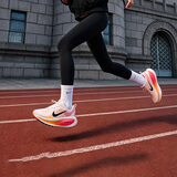 耐克NIKE女子跑步鞋缓震 迈柔VOMERO 18 运动鞋 HM6804-100白橙色38