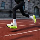 耐克NIKE女子跑步鞋缓震 迈柔VOMERO 18 运动鞋 HM6804-102白绿色36.5