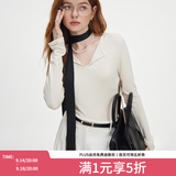 范思蓝恩秋季V领套头百搭长袖针织T恤女秋季2024新款通勤修身针织衫上衣 奶杏色 S