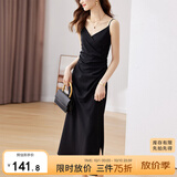 尚都比拉设计感抽褶收腰显瘦中长款V领吊带连衣裙夏季修身小黑裙 黑色 M 