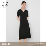 玖姿·安娜蔻简约优雅clean fit拼接收腰小V领连衣裙女夏款 素黑 M