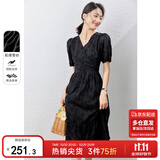 尚都比拉法式连衣裙夏季优雅V领提花面料中长款气质收腰显瘦裙子 黑色 S