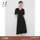 玖姿·安娜蔻简约优雅clean fit拼接收腰小V领连衣裙女夏款 素黑 M