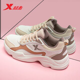 特步女鞋皮面运动鞋保暖跑步鞋子女2025冬季新款防水休闲鞋缓震老爹鞋 白沙灰/榛果色0025 38