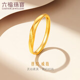 六福珠宝 足金闪砂扭纹黄金戒指实心活口戒 计价 F96TBGR0006 约2.04克