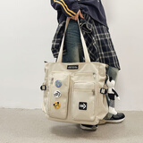 小憨象大容量斜挎包男手提包初中生高中补课包学生补习手提袋拎书袋女孩 白色【格子兔子+3个徽章】