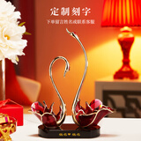 诺诗曼结婚礼物高端轻奢高级感天鹅摆件客厅卧室装饰品生日礼物送女朋友 珐琅彩天鹅摆件 红色 /刻名字（联系客服）