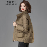衣典零一（LEDIALYI）轻薄羽绒服女短款2024冬季女装新款中年小个子高端白鸭绒加厚外套 卡其色 M（推荐100-115斤）