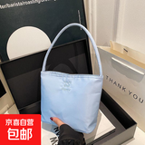 韩国手提手提包尼龙2025时尚百搭新款刺绣腋下包百搭单肩水桶 蓝色 中包