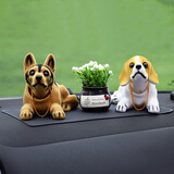 汽车摆件车载仿真摇头狗可爱卡通名犬公仔摆台汽车内装饰品小狗车饰车内饰品高档车载装饰用品中控台网红 牧羊犬比格配黑色吉祥果